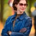 Anne-Hathaway-Armageddon-Time-2022-Esther-Graff-Blue-Denim-Coat.webp