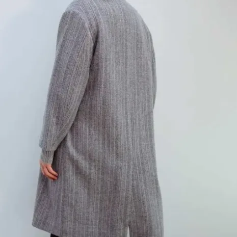 Cassie-Bowen-The-Flight-Attendant-Grey-Coat-1.webp Cassie-Bowen-The-Flight-Attendant-Grey-Coat-1.webp