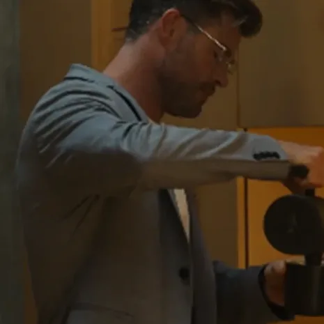 Chris-Hemsworth-Escape-From-Spiderhead-Blazer-1.jpg Chris-Hemsworth-Escape-From-Spiderhead-Blazer-1.jpg