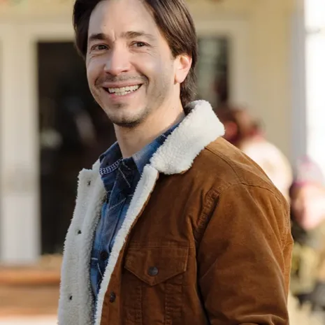 Christmas-With-The-Campbells-Justin-Long-Jacket-1.jpg Christmas-With-The-Campbells-Justin-Long-Jacket-1.jpg