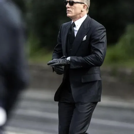 Daniel-Craig-Spectre-Herringbone-3-Piece-Suit-1.webp Daniel-Craig-Spectre-Herringbone-3-Piece-Suit-1.webp