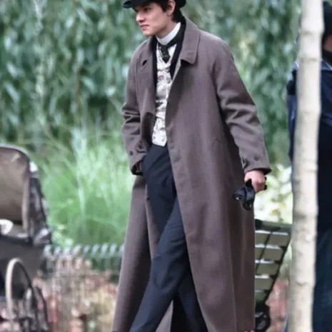 Enola-Holmes-2-Louis-Partridge-Long-Coat-539x700-1.jpg Enola-Holmes-2-Louis-Partridge-Long-Coat-539x700-1.jpg