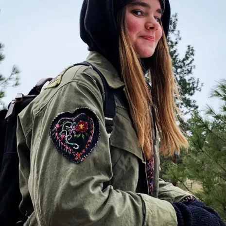 Jurassic-World-Dominion-2022-Isabella-Sermon-Jacket-1.jpg Jurassic-World-Dominion-2022-Isabella-Sermon-Jacket-1.jpg