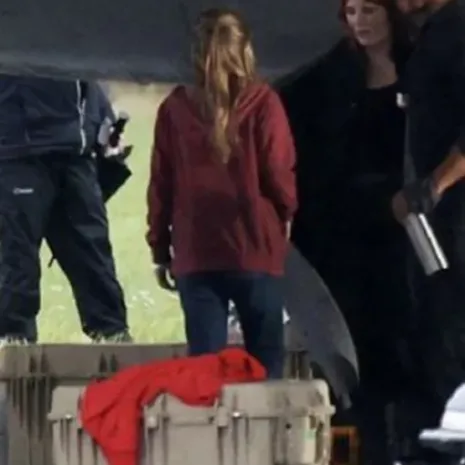 Jurassic-World-Dominion-Maisie-Red-Plain-Hoodie.webp Jurassic-World-Dominion-Maisie-Red-Plain-Hoodie.webp