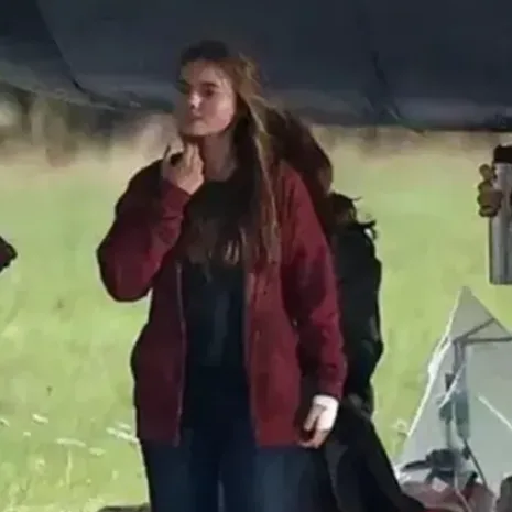 Jurassic-World-Dominion-Maisie-Red-Plain-Hoodie.2.webp Jurassic-World-Dominion-Maisie-Red-Plain-Hoodie.2.webp