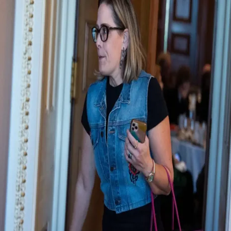 Kyrsten-Sinema-Blue-Denim-Vest-1.webp Kyrsten-Sinema-Blue-Denim-Vest-1.webp