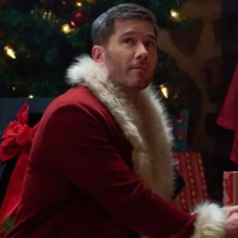 Luke-Macfarlane-Catch-Me-If-You-Claus-Red-Coat.1.jpg Luke-Macfarlane-Catch-Me-If-You-Claus-Red-Coat.1.jpg