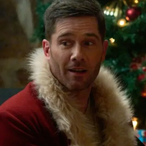 Luke-Macfarlane-Catch-Me-If-You-Claus-Red-Coat.2.jpg Luke-Macfarlane-Catch-Me-If-You-Claus-Red-Coat.2.jpg
