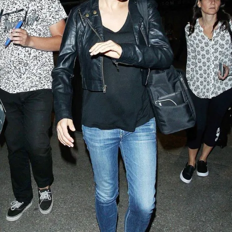 MILA-KUNIS-LEATHER-JACKET-2.jpg MILA-KUNIS-LEATHER-JACKET-2.jpg