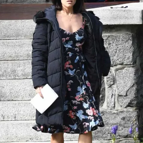 Skyscraper-Neve-Campbell-Long-Coat-1.jpg Skyscraper-Neve-Campbell-Long-Coat-1.jpg