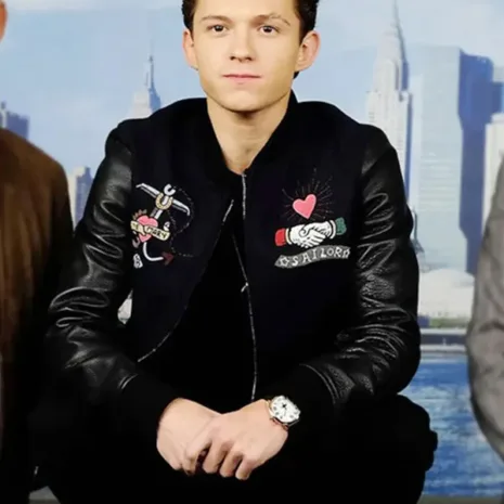 Spider-man-Homecoming-Ny-Photocall-Tom-Holland-Varsity-Bomber-Jacket.jpg Spider-man-Homecoming-Ny-Photocall-Tom-Holland-Varsity-Bomber-Jacket.jpg