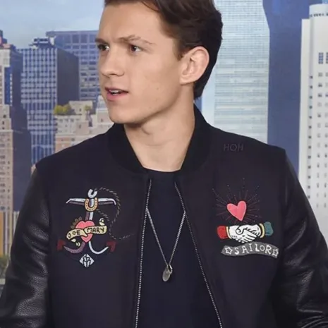 Spider-man-Homecoming-Ny-Photocall-Tom-Holland-Varsity-Jacket.jpg Spider-man-Homecoming-Ny-Photocall-Tom-Holland-Varsity-Jacket.jpg