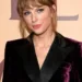 Taylor-Swift-Purple-Velvet-Suit-539x700-1.jpg