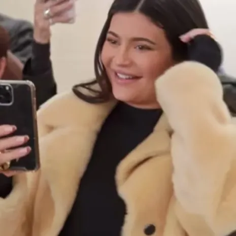 The-Kardashians-2022-Kylie-Jenner-Long-Fur-Coat.jpg The-Kardashians-2022-Kylie-Jenner-Long-Fur-Coat.jpg