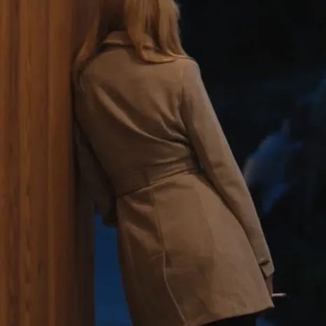 Yellowstone-Beth-Dutton-White-Coat-1.jpg Yellowstone-Beth-Dutton-White-Coat-1.jpg