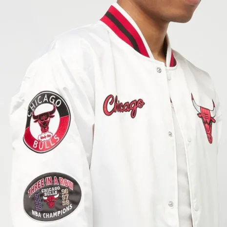 chicago-bulls-city-collection-white-varsity-jacket.webp chicago-bulls-city-collection-white-varsity-jacket.webp